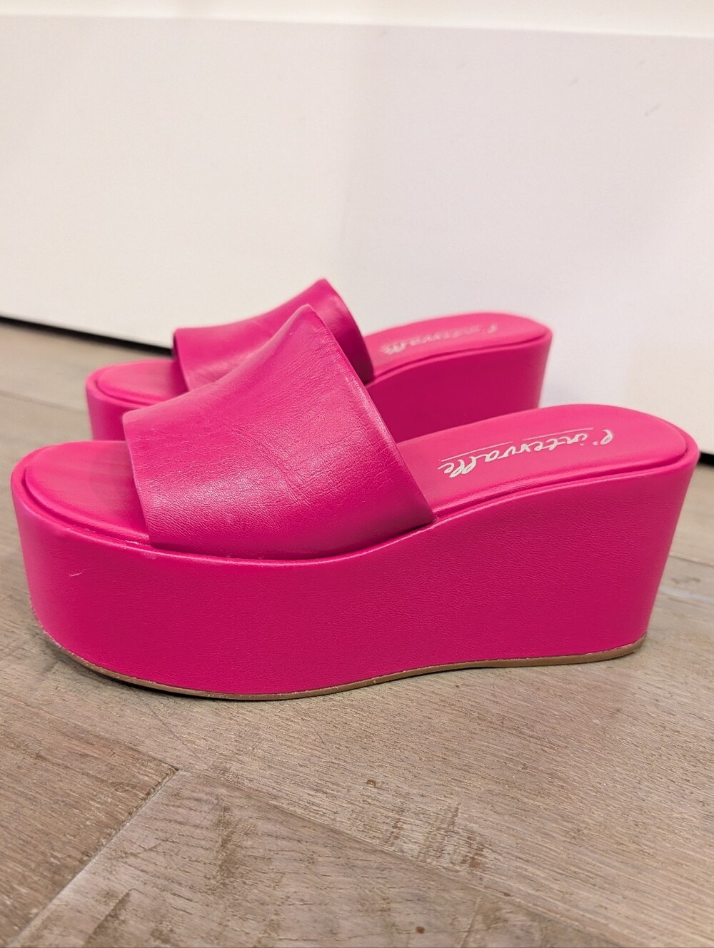 L'intervalle Shoes Size 5 - 3 Inch Platform Slide Sandals - Hot Pink Leather